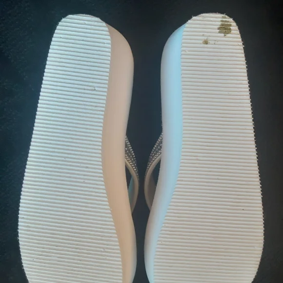 Elegant Gold and White Women's Sandals - Picture 2 of 8